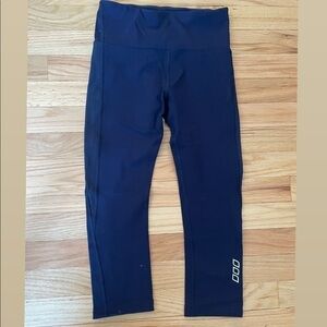 Lorna Jane Navy Capri Leggings​​​​​​​​​​​